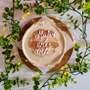 Mini cake torta personalizada de regalo para el día de la mujer Cadalia Festytortas Medellin mujer eres arte